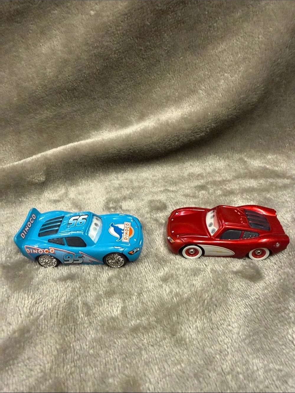 Lot Of 2 Disney Pixar Cars Dinoco Blue & Red McQueen with Twin Lenticular Eyes